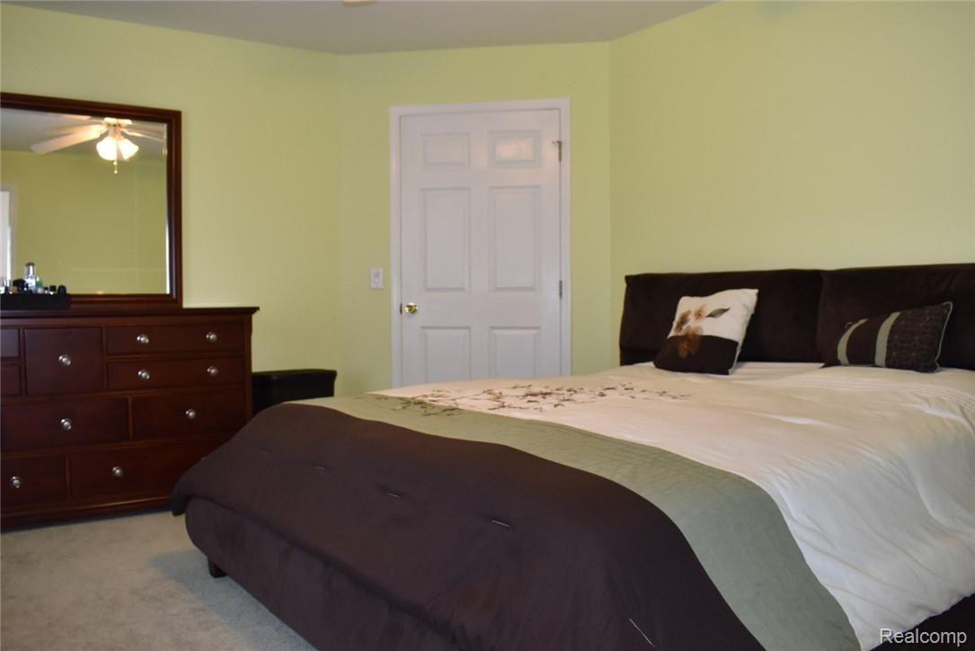 6550 Pinckney Road Pinckney, MI 48169 - Photo 13 of 32 13 MASTER BEDROOM.JPG