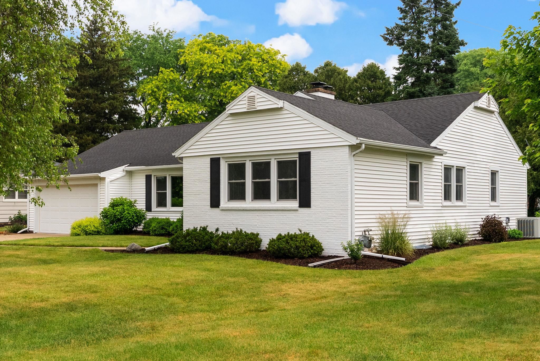 433 Seminole Road Janesville, WI 53545 - Photo 5 of 52