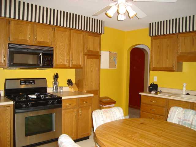 825 West Ridge Road Peoria, IL 61614 - Photo 2 of 5 Gallery Image 2