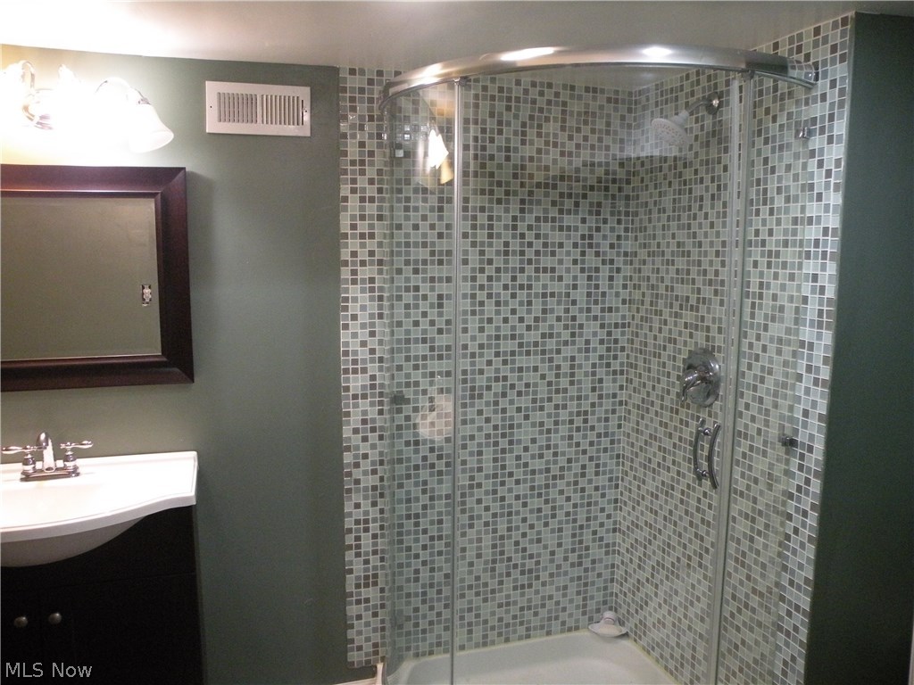 7675 Royal Ridge Drive Parma, OH 44129 - Photo 14 of 19