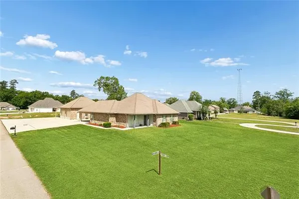 $390,000 | 15261 South Tiger Loop, Ponchatoula, LA 70454