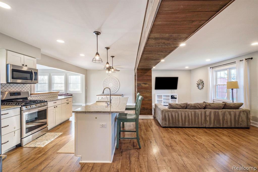 1475 West Thompson Road Fenton, MI 48430 - Photo 6 of 23