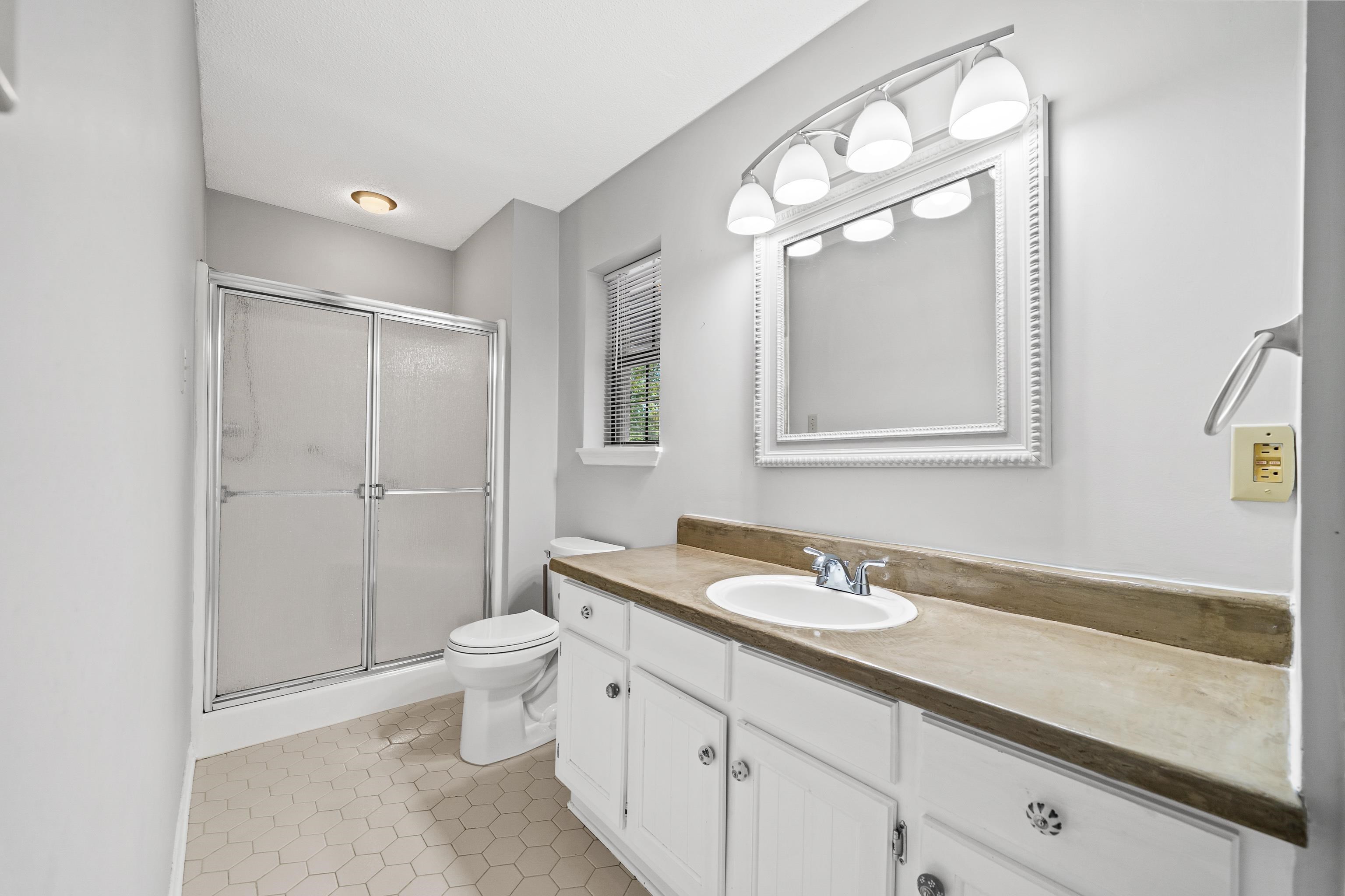 511 Ridgewood Drive Daphne, AL 36526 - Photo 31 of 59 Bathroom