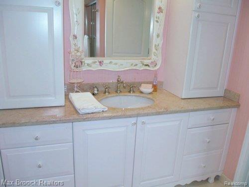26735 Brandingham Road Franklin, MI 48025 - Photo 14 of 22 2nd Bathroom