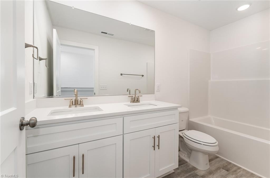 3600 Bridleton Ridge Trail Greensboro, NC 27410 - Photo 28 of 31 upstairs hall bath