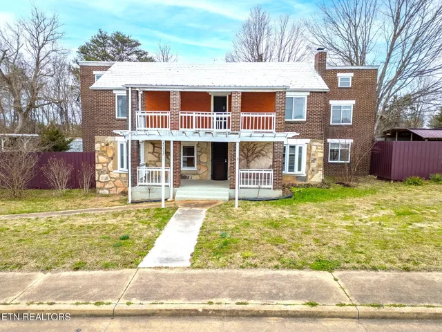 $349,900 | 313 South Amhurst Place, Englewood, TN 37329