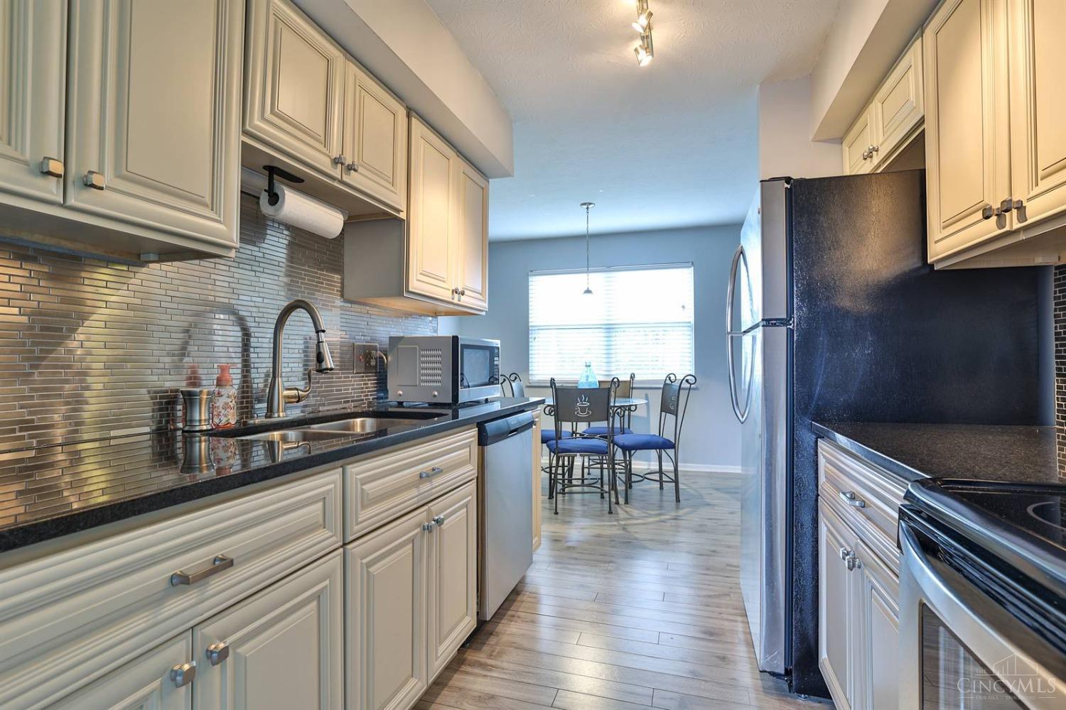 1715 Ebenezer Road Cincinnati, OH 45233 - Photo 10 of 32