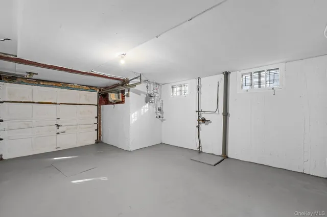 a view of a house with a yard and entertaining space