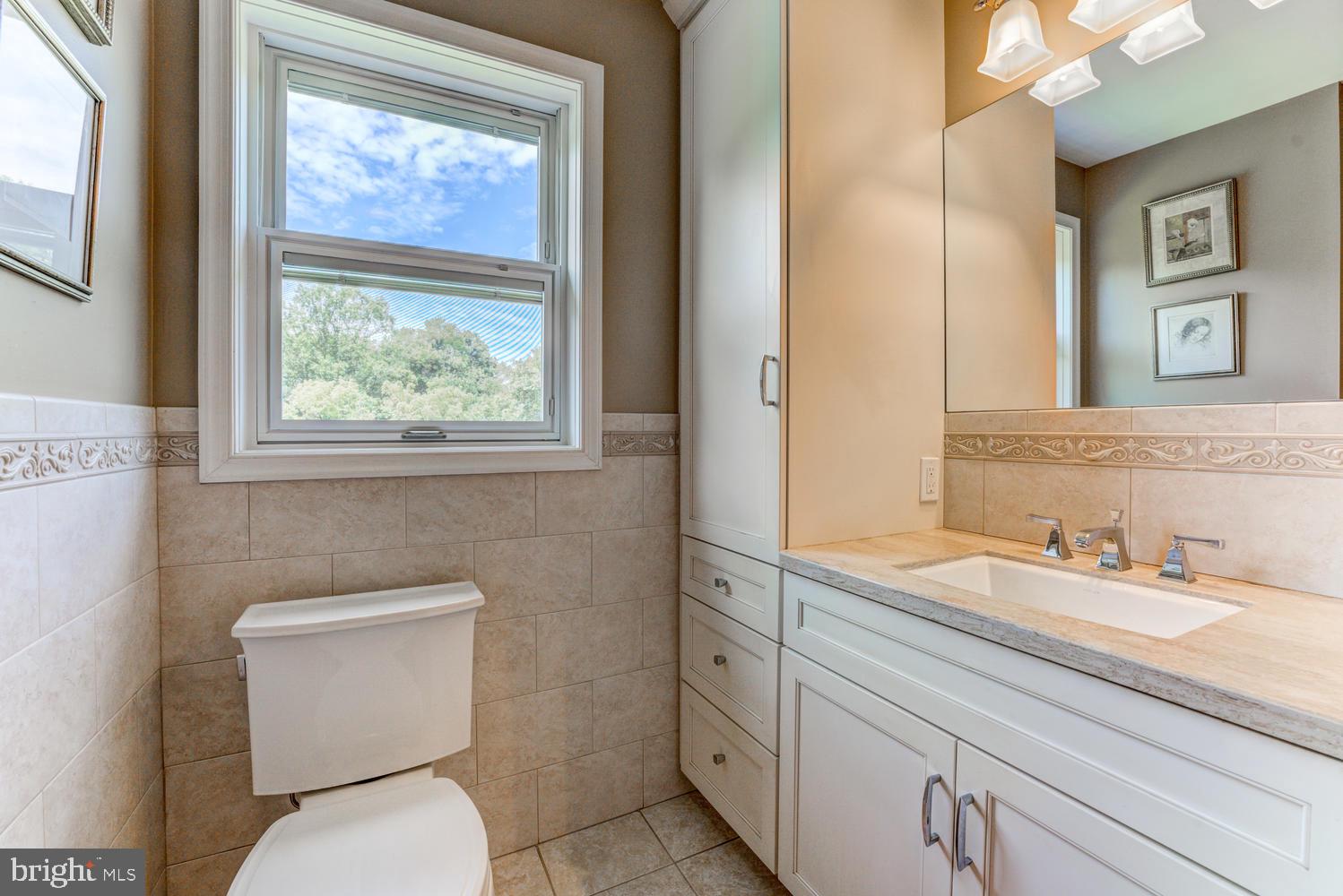 755 West Brookhaven Road Wallingford, PA 19086 - Photo 20 of 66 1st Floor Bath