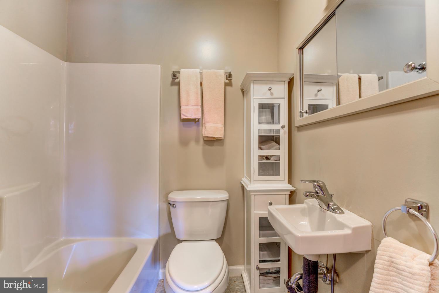 755 West Brookhaven Road Wallingford, PA 19086 - Photo 27 of 66 In law- Bathroom