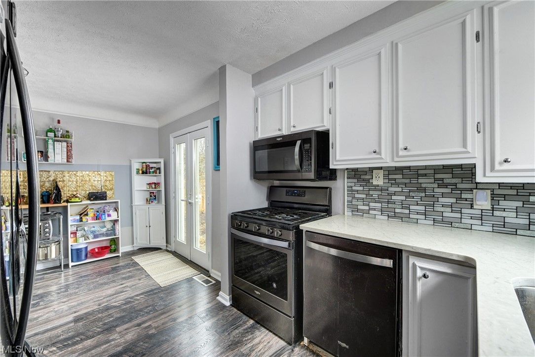 1187 Churchill Road Cleveland, OH 44124 - Photo 10 of 25