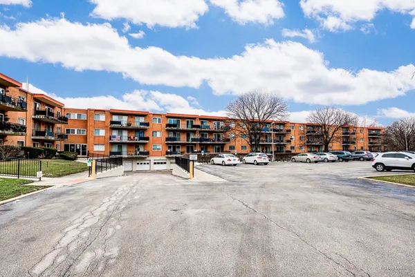 $93,000 | 940 Holbrook Road, Unit 33B, Homewood, IL 60430