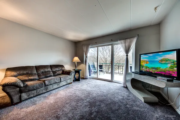 $88,000 | 940 Holbrook Road, Unit 33B, Homewood, IL 60430