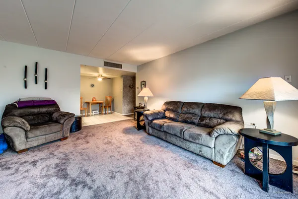 $88,000 | 940 Holbrook Road, Unit 33B, Homewood, IL 60430