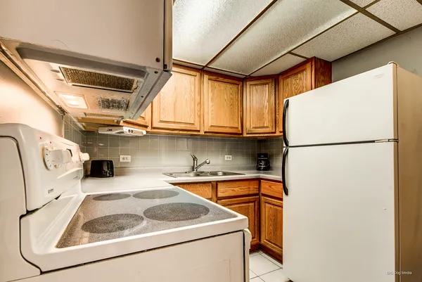 $88,000 | 940 Holbrook Road, Unit 33B, Homewood, IL 60430