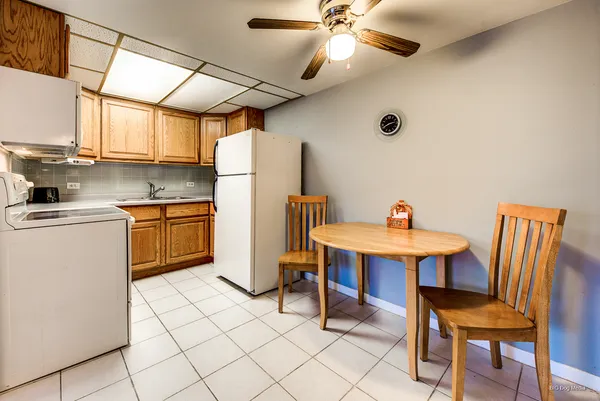 $88,000 | 940 Holbrook Road, Unit 33B, Homewood, IL 60430
