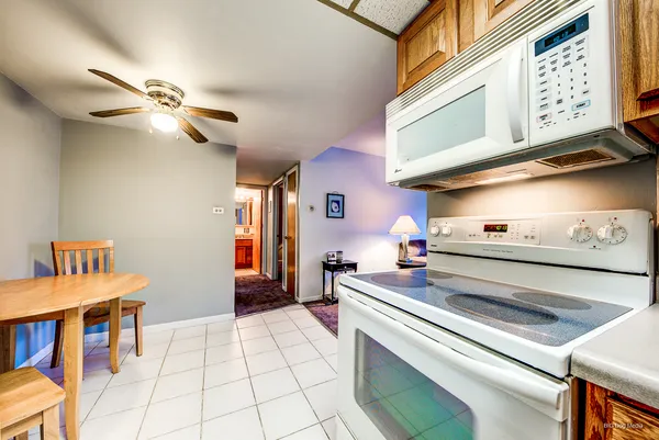 $88,000 | 940 Holbrook Road, Unit 33B, Homewood, IL 60430