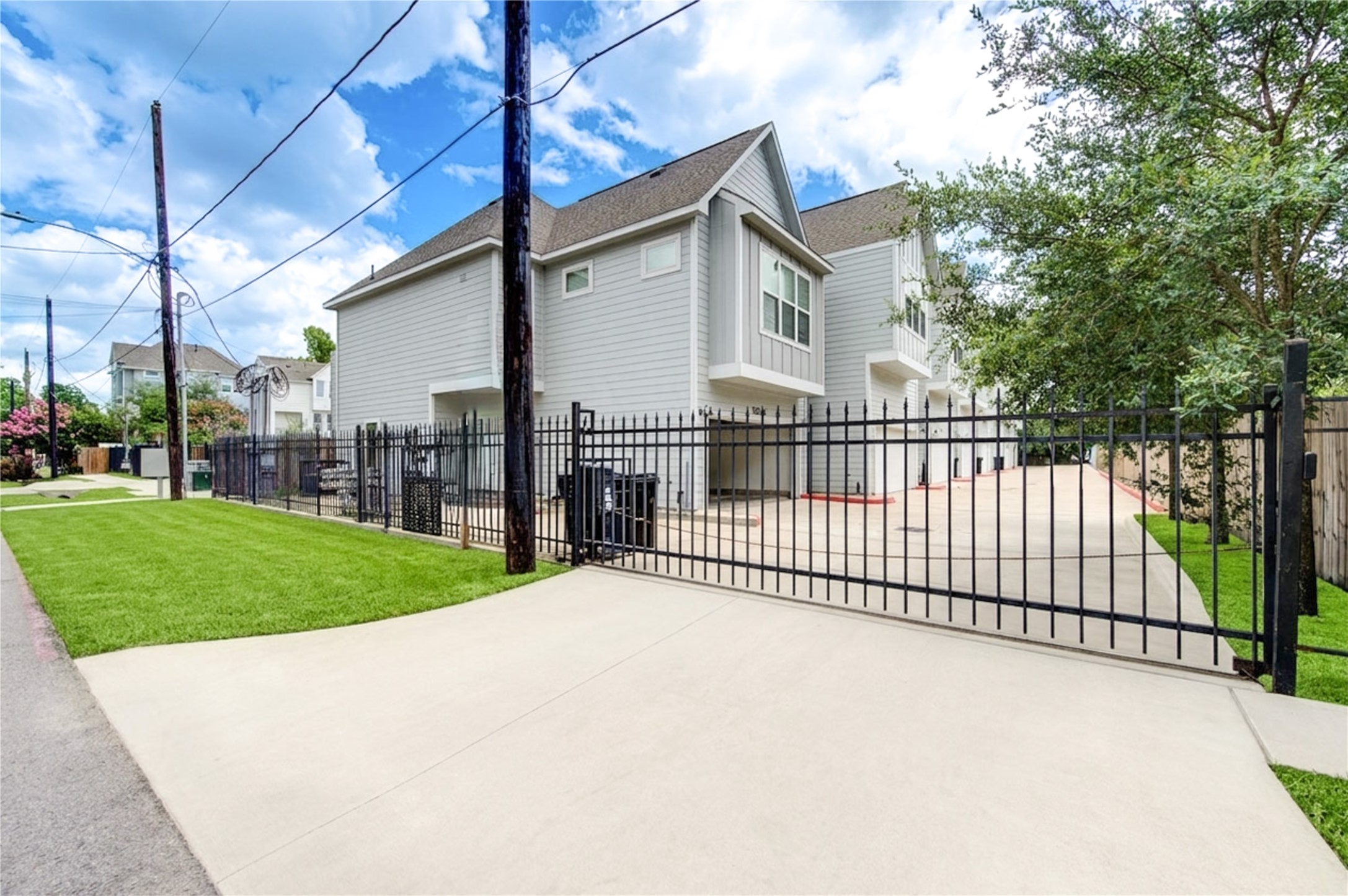 847 Rachel Street, Unit G Houston, TX 77091 - Photo 10 of 42 This property features a private, walled entry area that enhances privacy and creates a welcoming entrance.