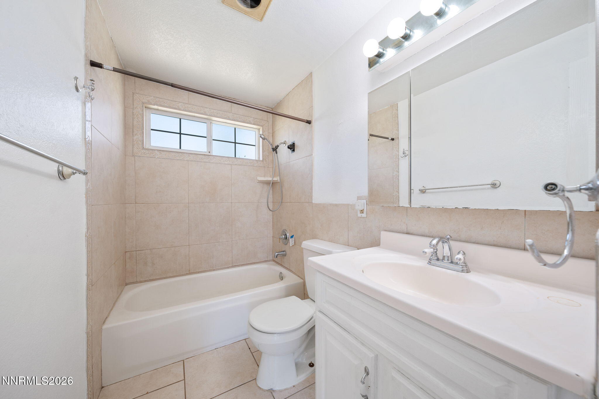 3590 Siskin Lane Reno, NV 89508 - Photo 19 of 31 a bathroom with a sink a toilet a mirror a bathtub and shower