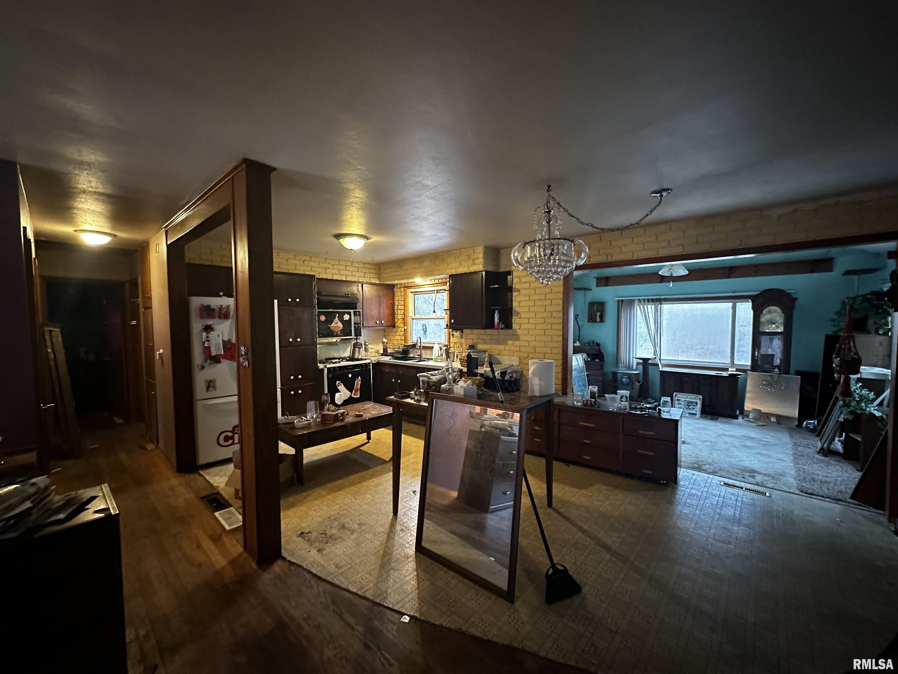 654 Waverly Road Davenport, IA 52804 - Photo 8 of 15 Gallery Image 8