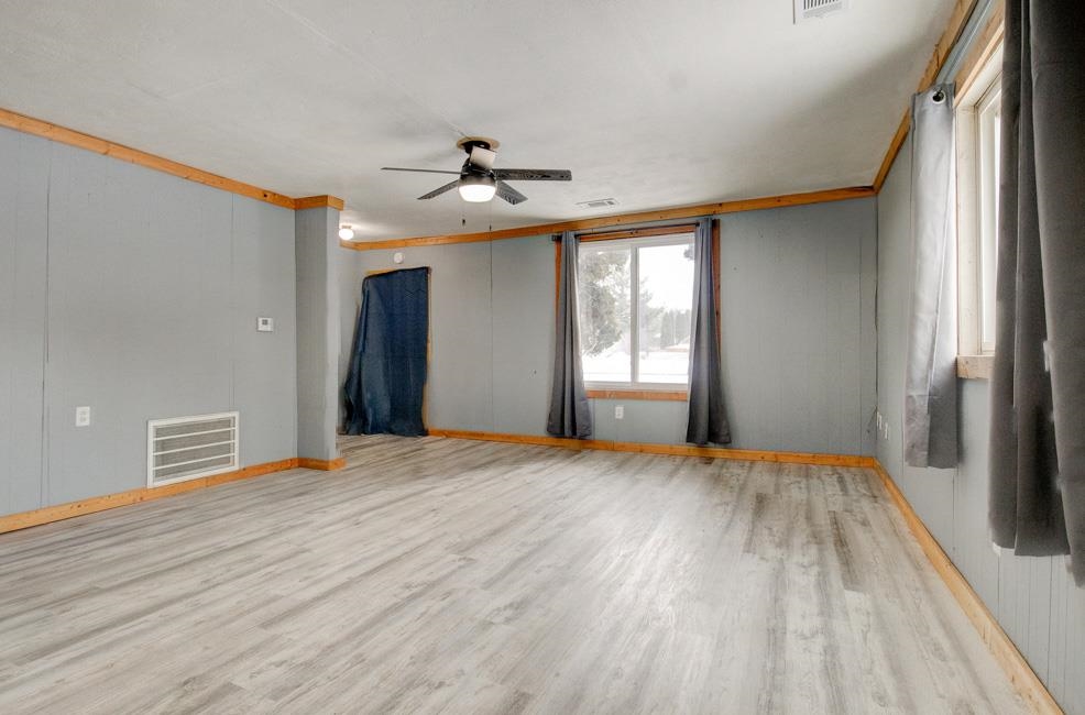 1031 Spruce Street Marinette, WI 54143 - Photo 11 of 37