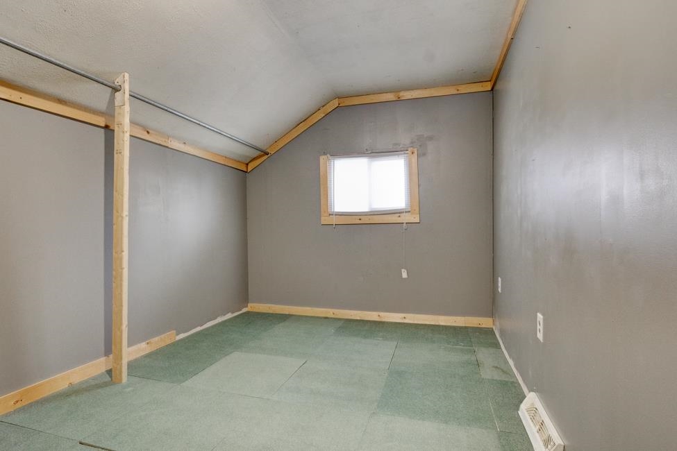 1031 Spruce Street Marinette, WI 54143 - Photo 23 of 37