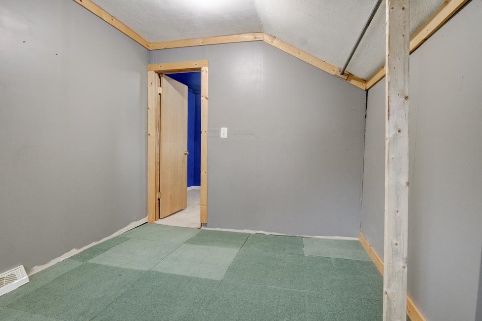 1031 Spruce Street Marinette, WI 54143 - Photo 25 of 37