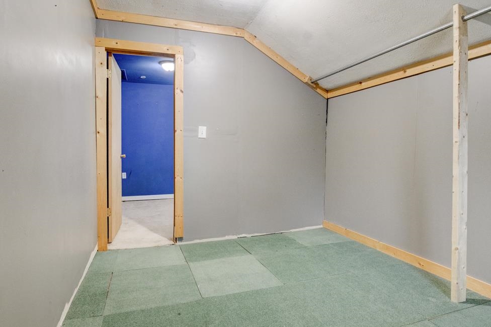 1031 Spruce Street Marinette, WI 54143 - Photo 26 of 37