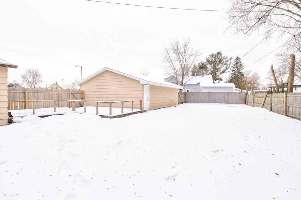 1031 Spruce Street Marinette, WI 54143 - Photo 32 of 37