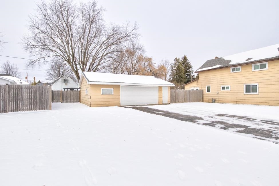 1031 Spruce Street Marinette, WI 54143 - Photo 34 of 37