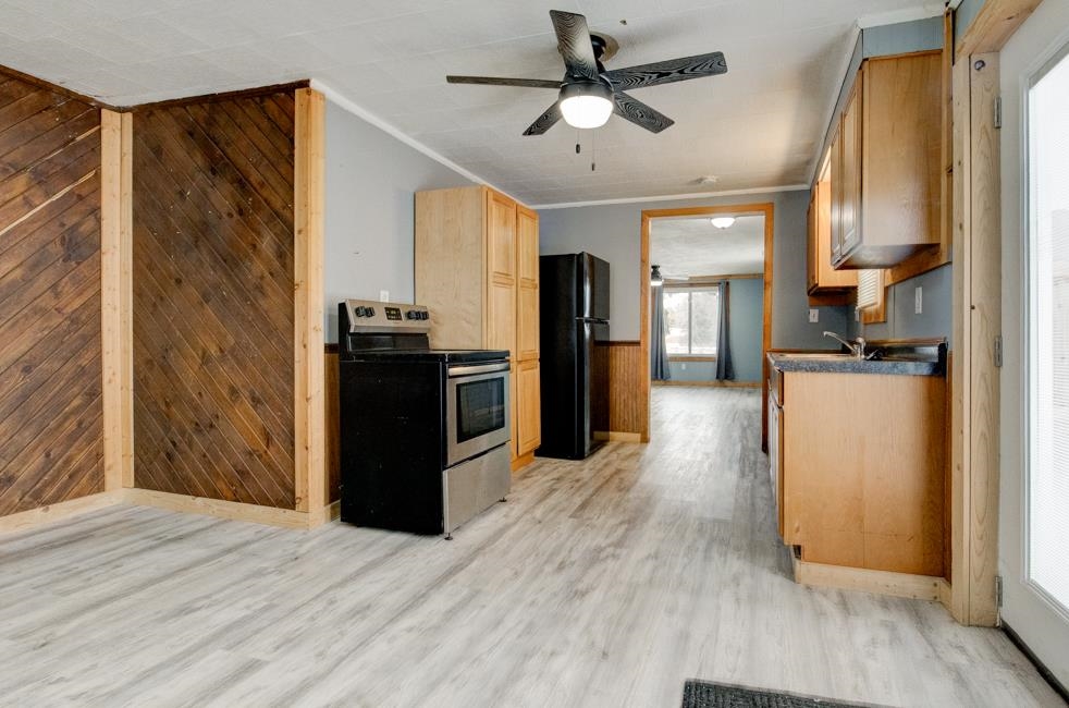 1031 Spruce Street Marinette, WI 54143 - Photo 6 of 37