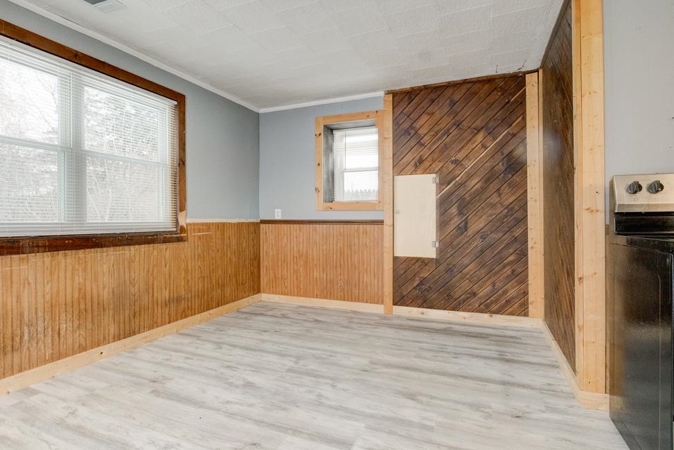 1031 Spruce Street Marinette, WI 54143 - Photo 7 of 37