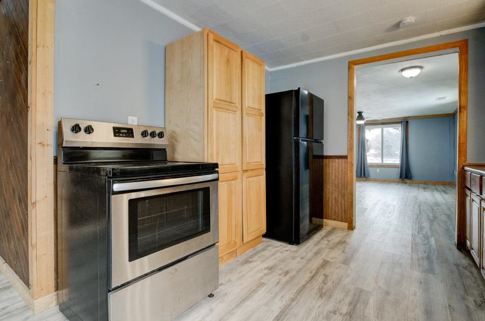 1031 Spruce Street Marinette, WI 54143 - Photo 8 of 37