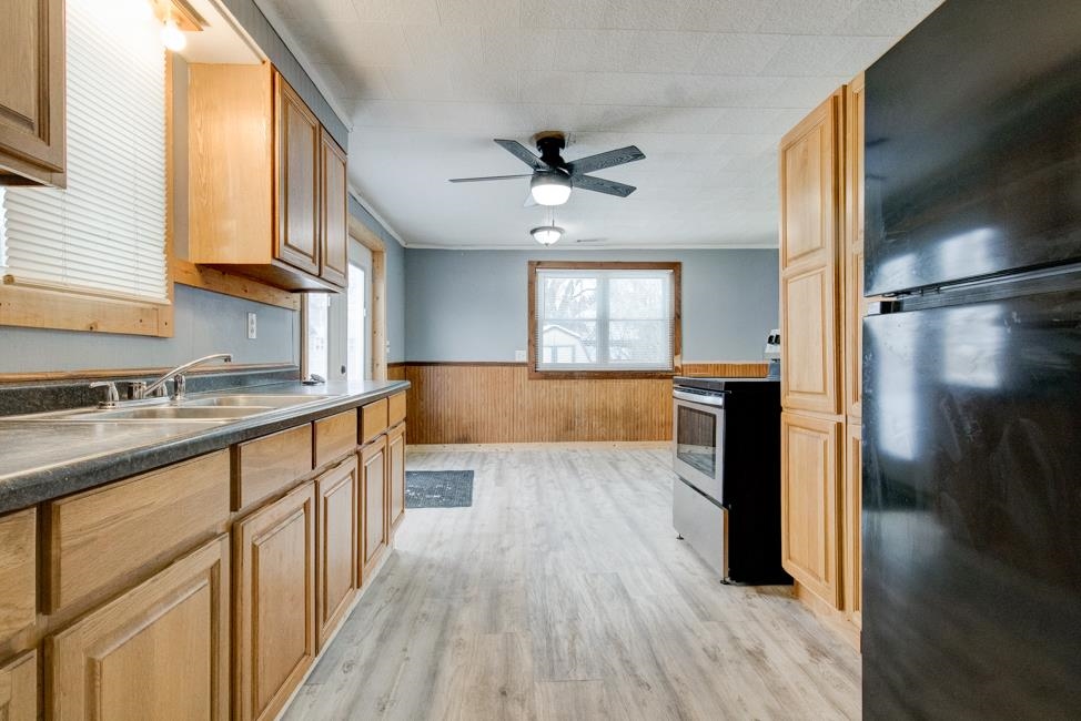 1031 Spruce Street Marinette, WI 54143 - Photo 10 of 37