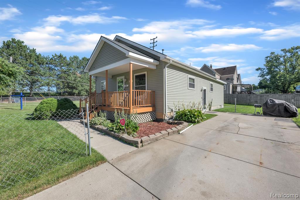 175 Rockwell Street Pontiac, MI 48341 - Photo 2 of 29