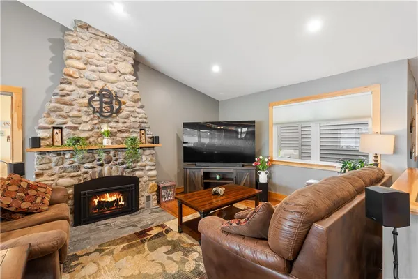 $999,000 | 4601 West Lake Road, Geneseo, NY 14454