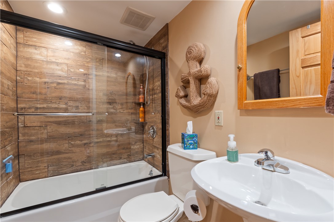 4601 West Lake Road Geneseo, NY 14454 - Photo 29 of 48 First floor full guest bath