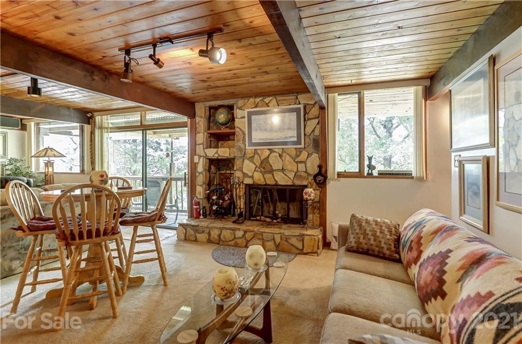 8017 Kiwi Point Tega Cay, SC 29708 - Photo 19 of 43 a living room with furniture