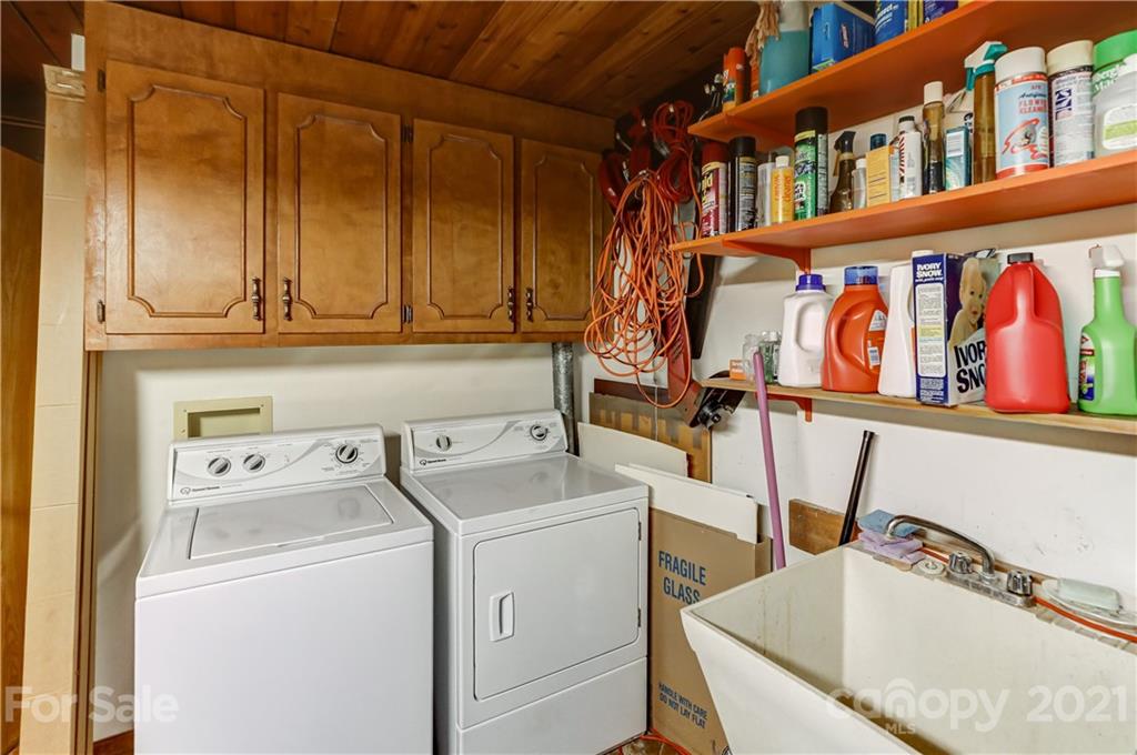 8017 Kiwi Point Tega Cay, SC 29708 - Photo 26 of 43 a utility room with dryer and washer