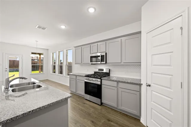 $329,900 | 1905 Mohican Drive, Cleburne, TX 76033