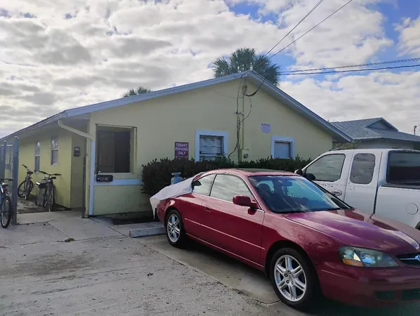 $429,000 | 803 Southeast Tarpon Avenue, Stuart, FL 34994