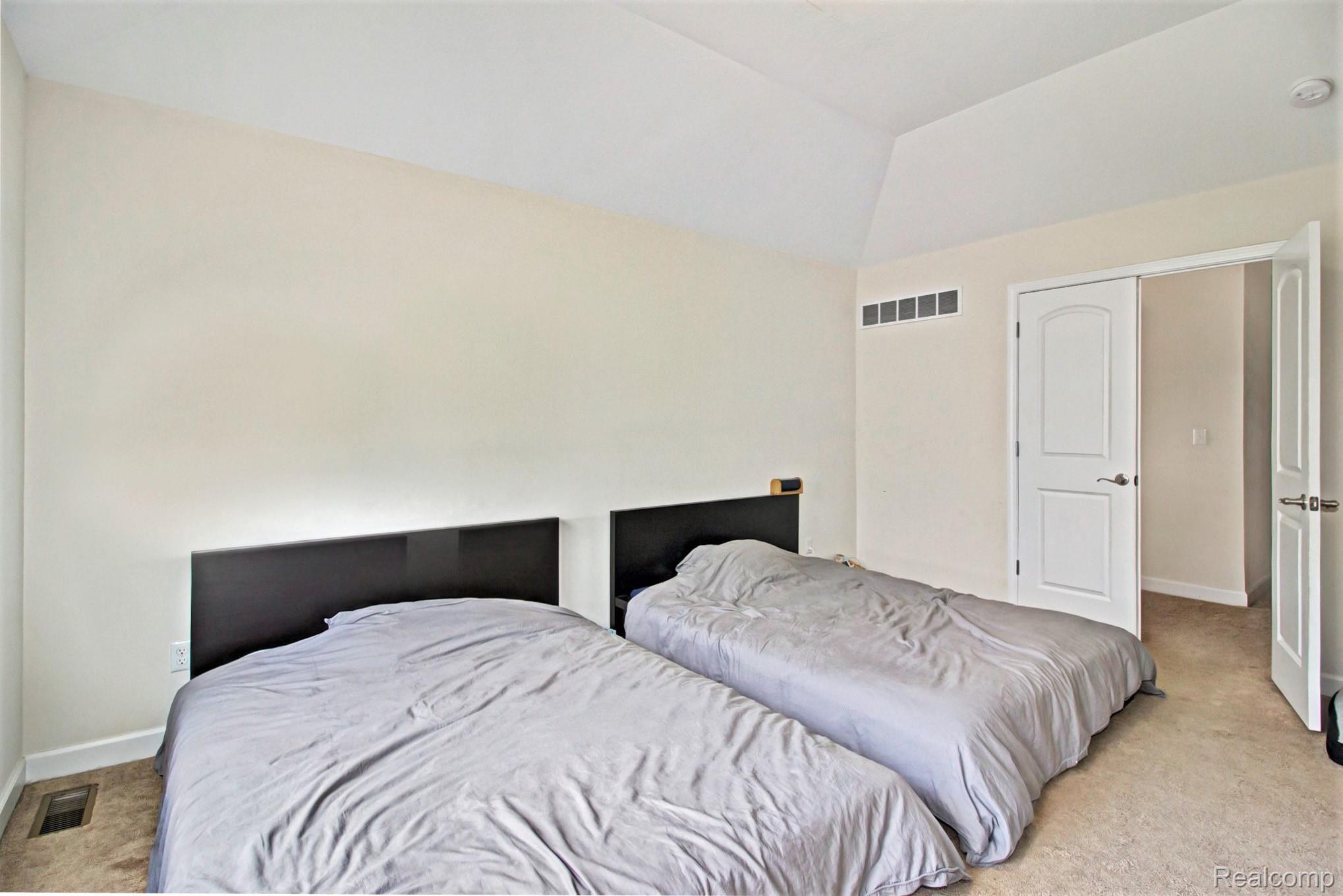 51159 Brompton Novi, MI 48374 - Photo 15 of 36 IMG_4793_5.jpg