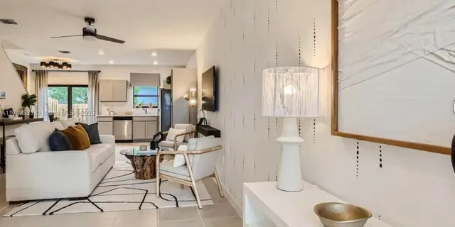 $2,700 | 322 Northeast 1st Street, Unit 1, Florida City, FL 33034