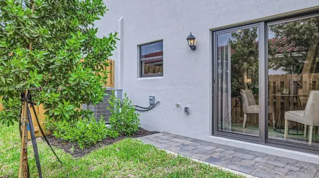 $2,700 | 322 Northeast 1st Street, Unit 1, Florida City, FL 33034