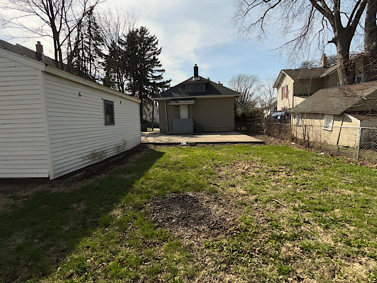 519 North View Street Aurora, IL 60506 - Photo 15 of 15 a backyard of a house with lots of green space