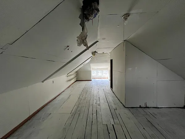 $190,000 | 519 North View Street, Aurora, IL 60506