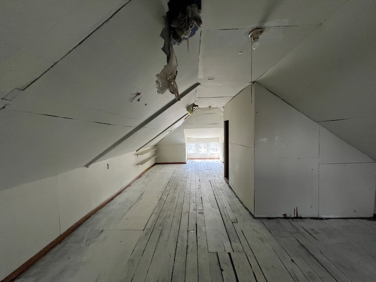519 North View Street Aurora, IL 60506 - Photo 10 of 15 a view of a hallway with wooden floor