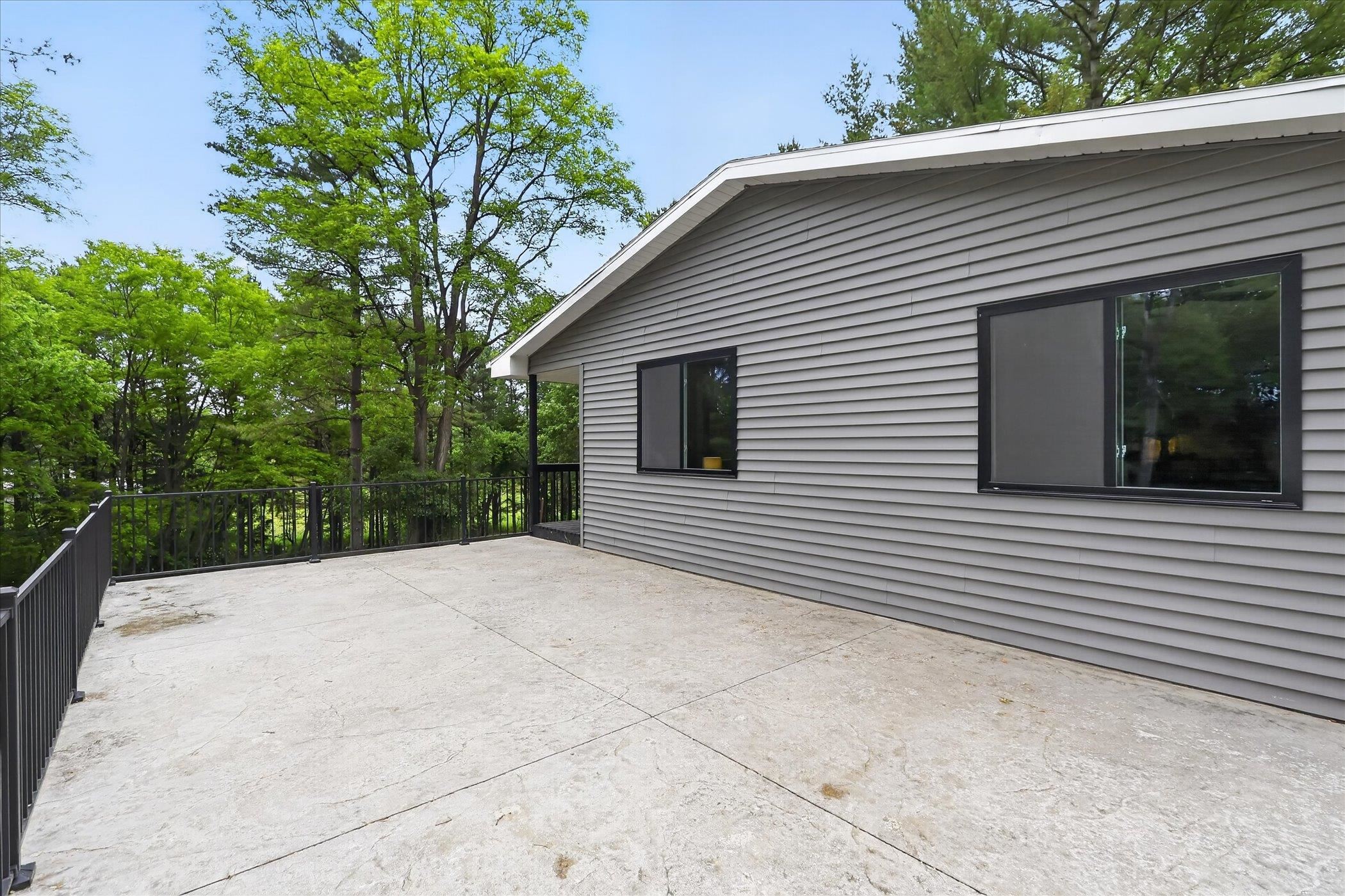 2226 North Britt Road Janesville, WI 53548 - Photo 8 of 46