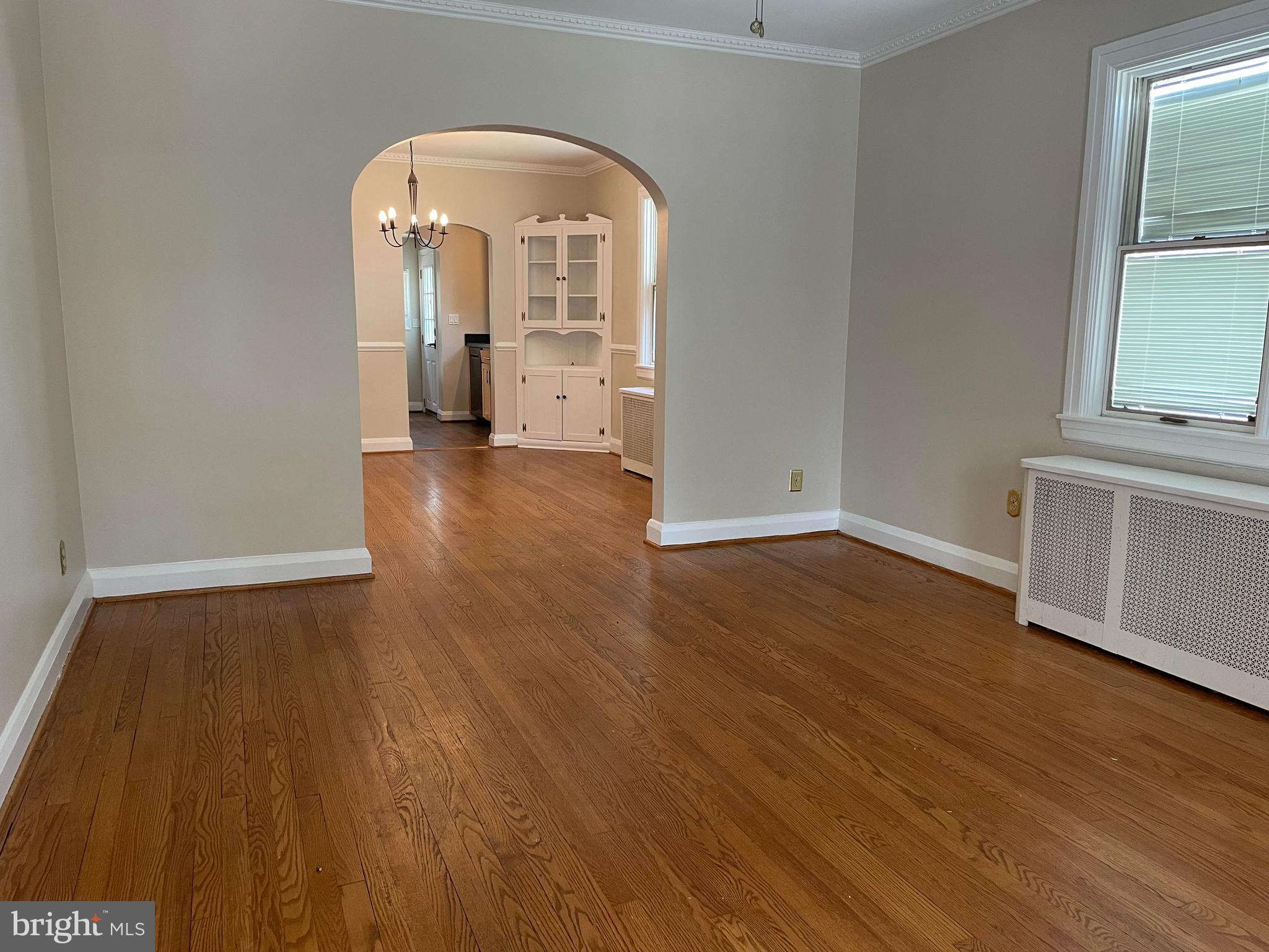 922 Overbrook Road Baltimore, MD 21239 - Photo 2 of 15 Living Room