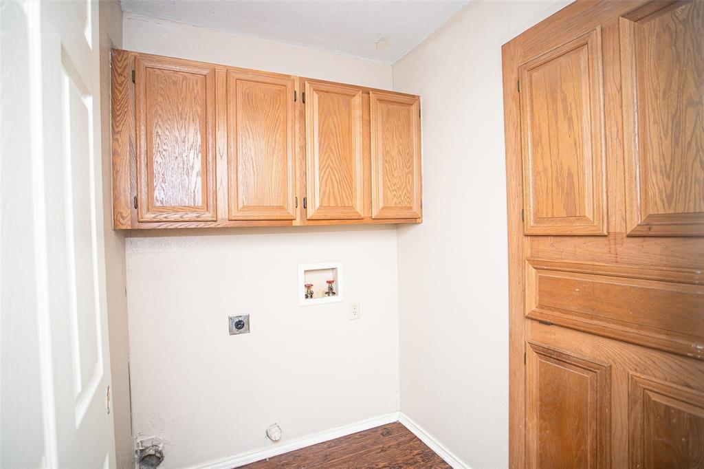 2019 West Nathan Lowe Road Arlington, TX 76017 - Photo 15 of 21 Full size hookup electric